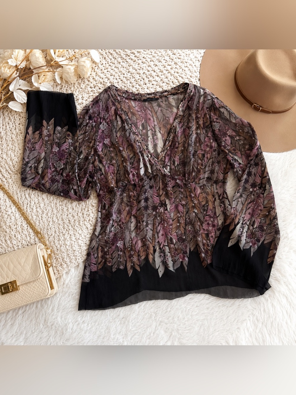 Elie Tahari 100% Silk Feather Print Blouse Size Large Boho Sheer V-Neck